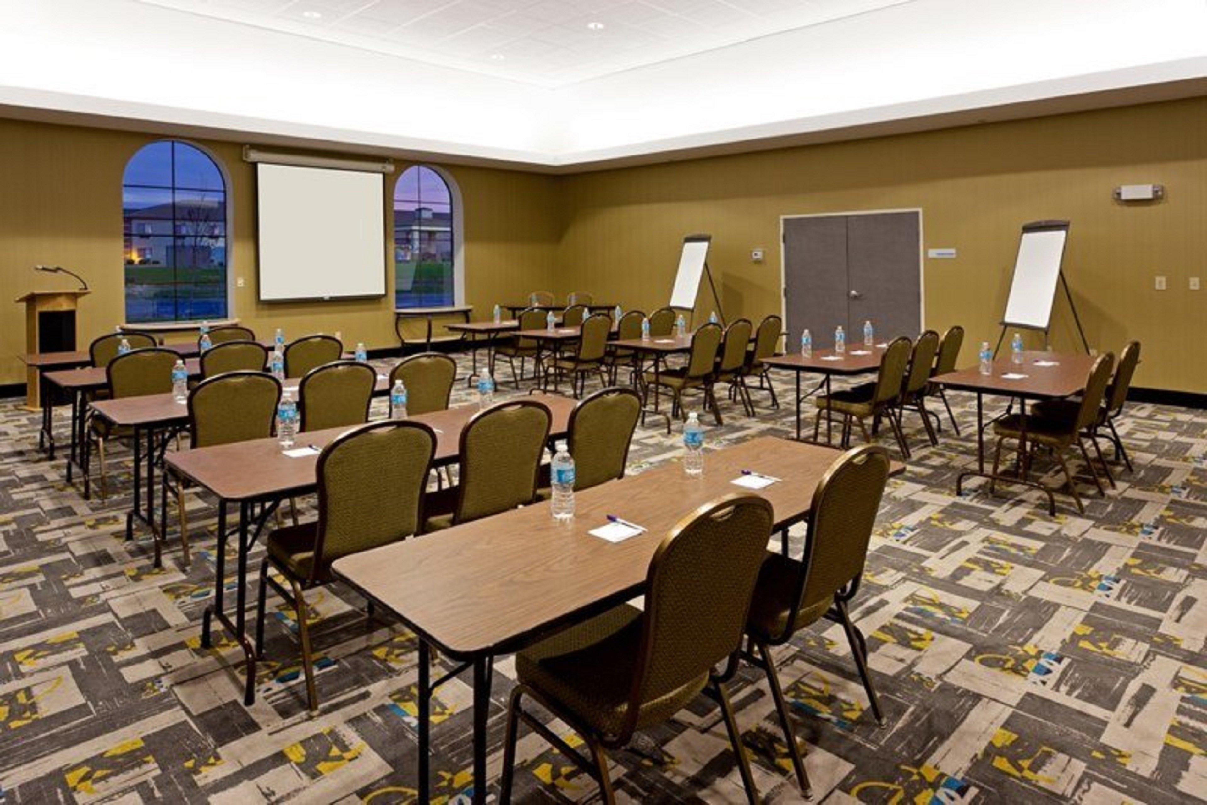 Holiday Inn Express And Suites Batavia By Ihg Ngoại thất bức ảnh