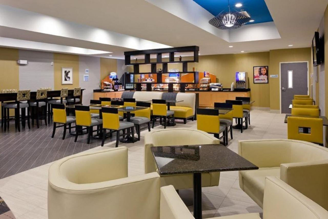 Holiday Inn Express And Suites Batavia By Ihg Ngoại thất bức ảnh